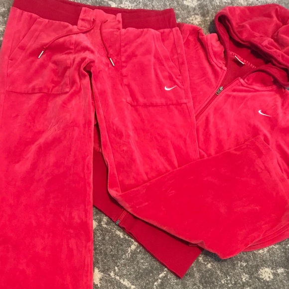 Nike Other - 💓Nike Pink SUPER soft throw back jogging set!💓